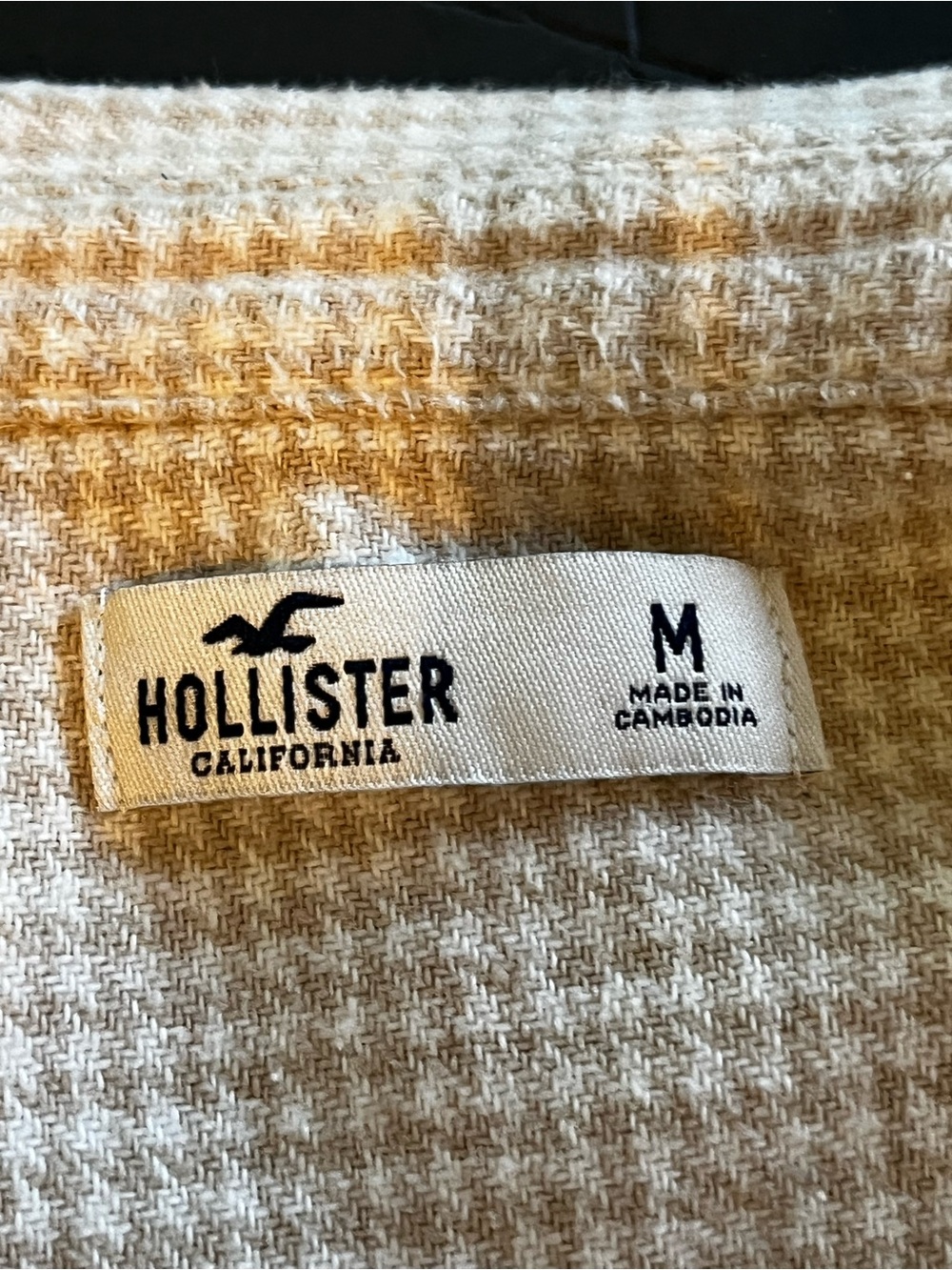 Women’s Hollister Flannel Button down Shirt.  Size: medium. With side pockets.